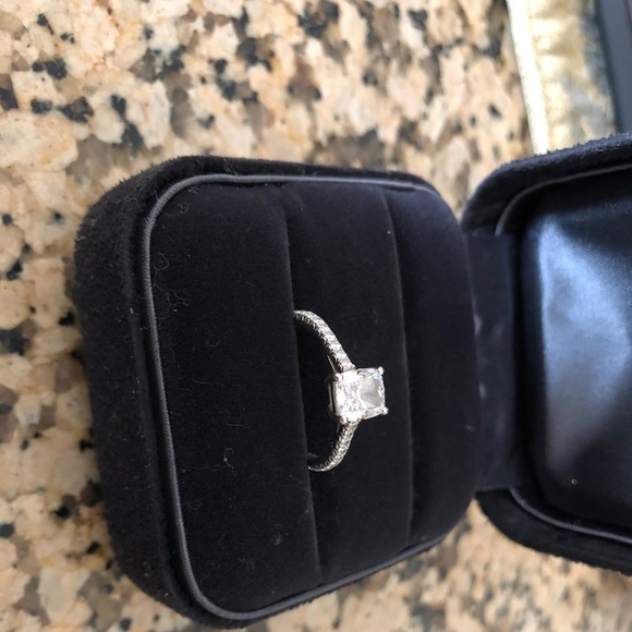 Tiffany Novo Engagement Ring 1.09 Carats - Picture 3 of 8